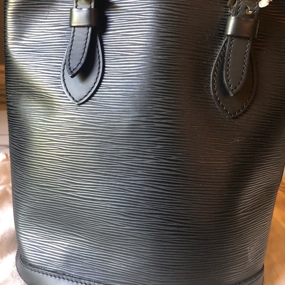 ⭐️ Louis Vuitton Epi Bucket PM Bag - Picture 7 of 15